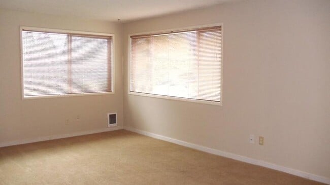 Building Photo - 2 bedroom in Lynnwood WA 98036