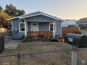 Building Photo - 930 E Elma St