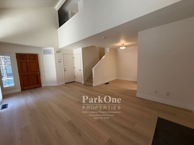 Building Photo - Two Bedroom Town House Walking Distance to Downtown Lafayette