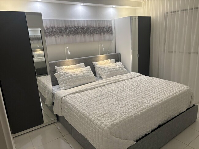 Building Photo - 470 Paradise Isle Blvd