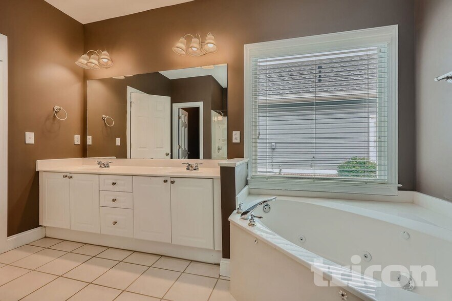 Building Photo - 1231 Brentwood Ct