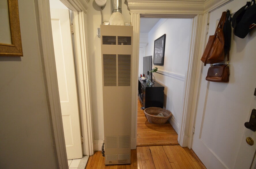 Building Photo - 51 Park Dr