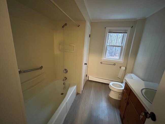 Building Photo - 16 E Walnut St