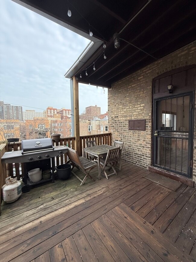 Building Photo - 928 W Sunnyside Ave