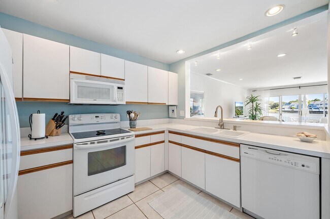 Building Photo - 1217 Ocean Dunes Cir