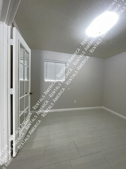 Building Photo - 3131 W Cochise Dr
