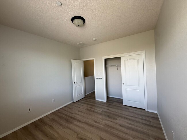 Building Photo - 11032 Fort Point Ln NE