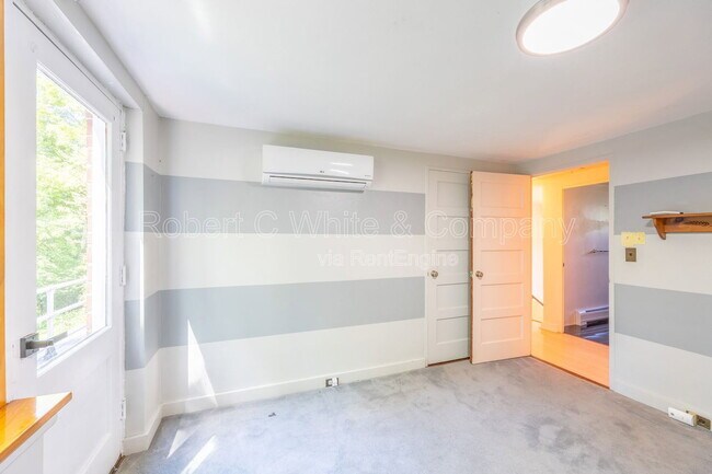 Building Photo - 205 Jinny Hill Rd