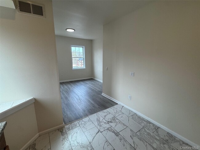 Building Photo - 284 Main St