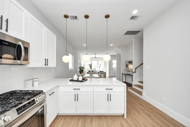 Building Photo - 4818 Cochran St