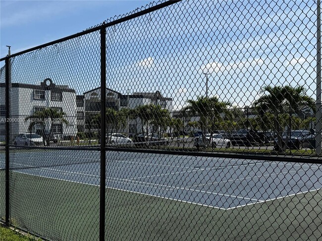 Building Photo - 9731 Fontainebleau Blvd