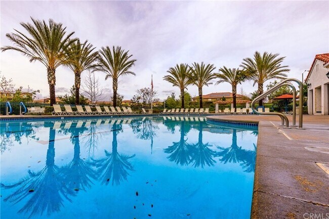 Building Photo - 4 bed Paseo del Sol Home with Downstairs B...