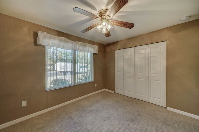 Building Photo - 3301 W Loma Ln