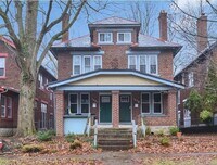 Building Photo - 1479 Bryden Rd