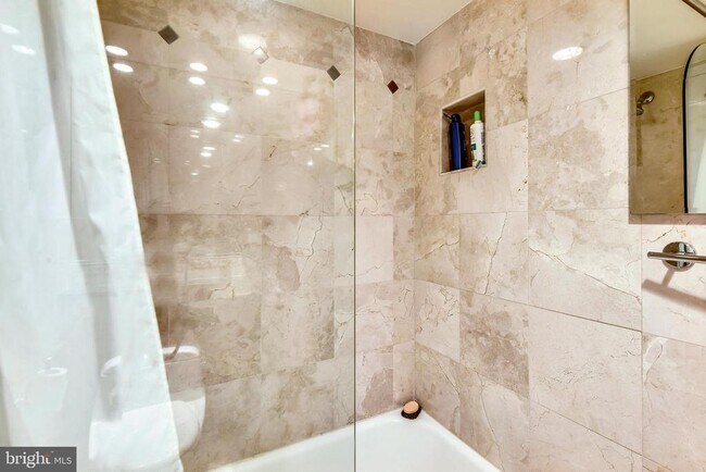 Building Photo - 501 Slaters Ln