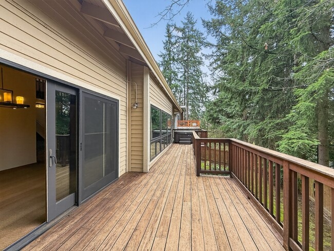 Building Photo - 5333 134th Ave SE