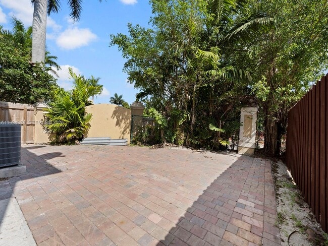 Building Photo - 5001 SW 140th Terrace