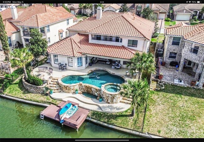 Building Photo - 18422 Windsor Lakes Dr