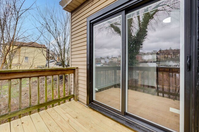 Building Photo - Available NOW - Private 2 Bedroom Home w/ Beautiful Updates!