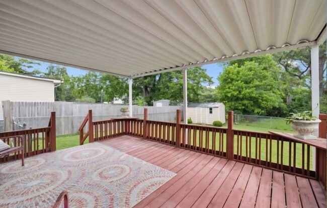 Building Photo - 1901 Cherry St