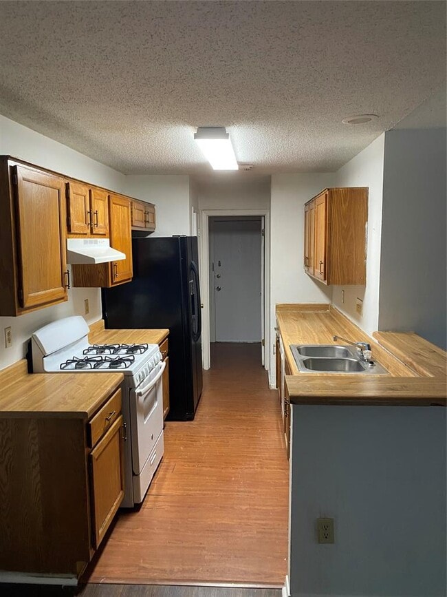 Building Photo - 12312B Alderbrook Dr