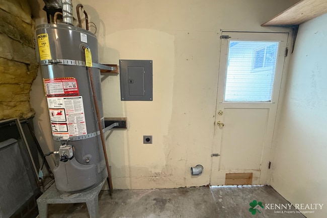 Building Photo - Remodeled 2 Bedroom Duplex with Private Ba...