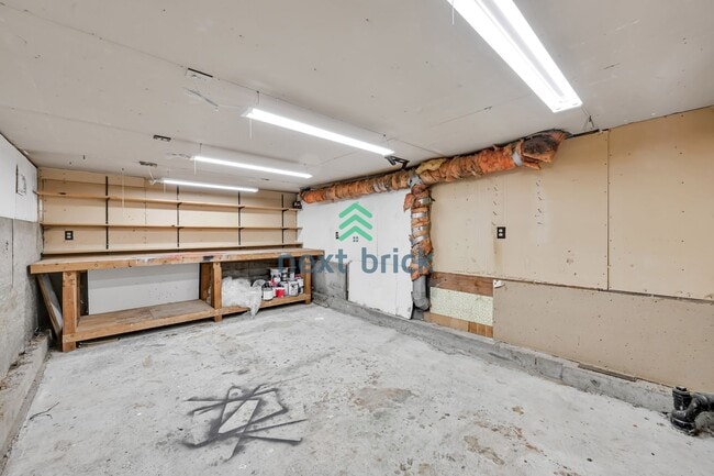 Building Photo - 3 Bed 2 Bath Single-family Home is availab...