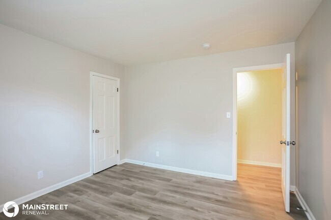 Building Photo - 1131 W 73rd St