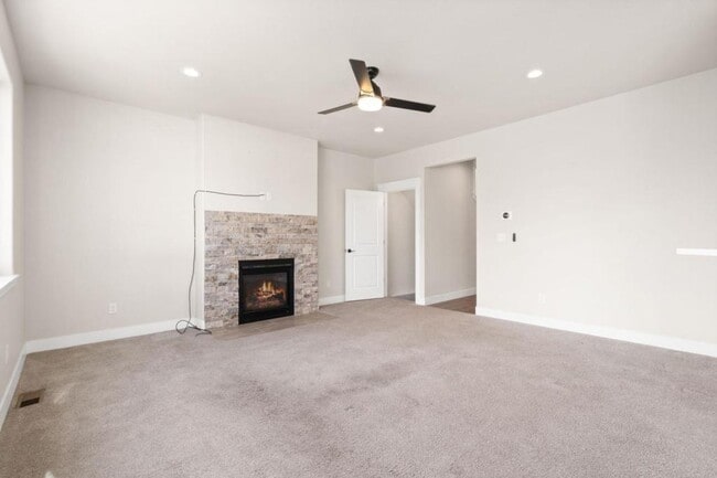 Building Photo - 3308 San Carlo Ave