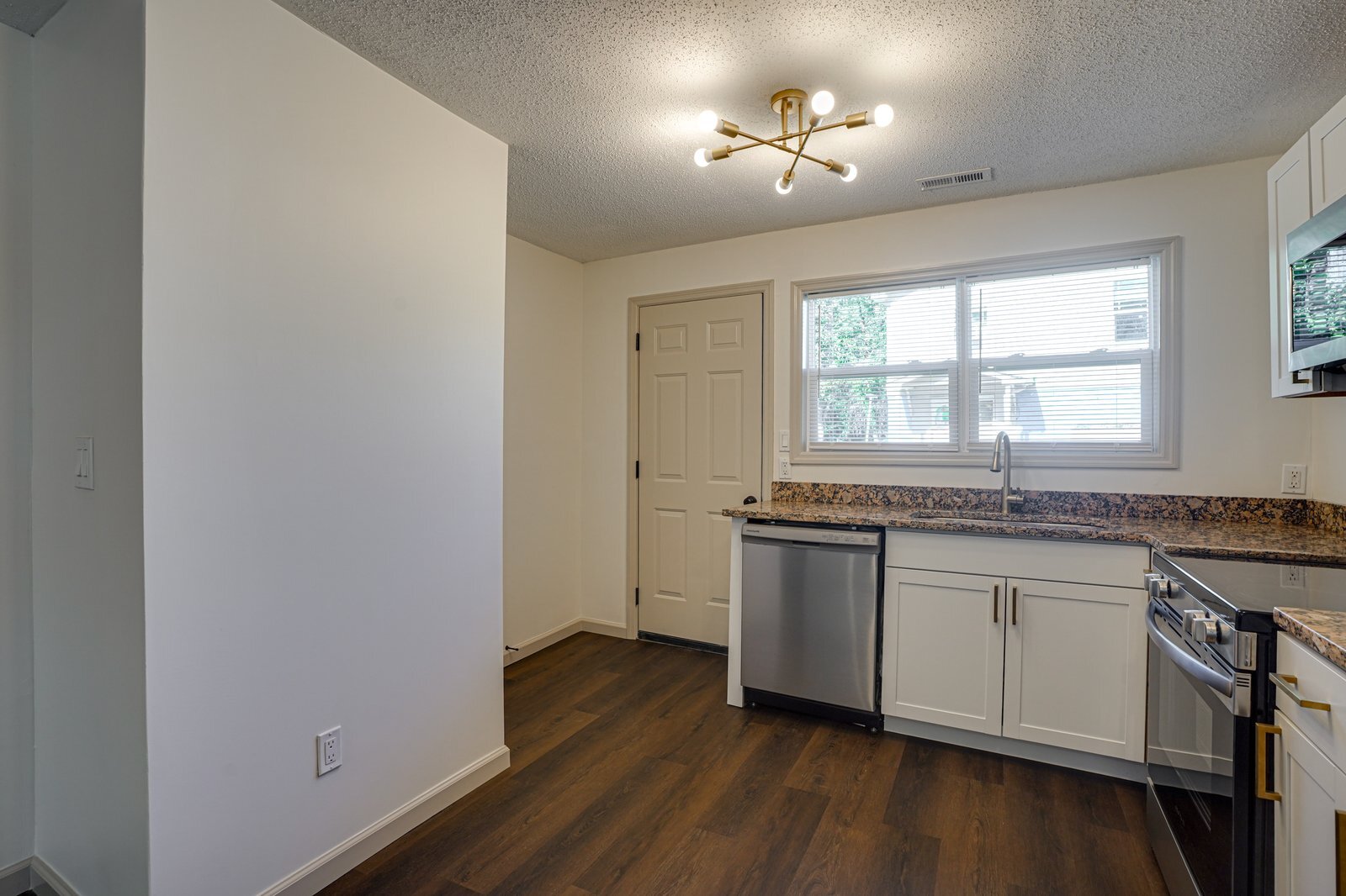 Building Photo - 927 Hulana St