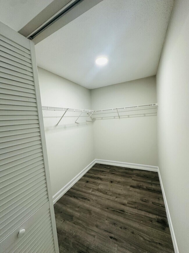 Building Photo - 451 Cypress Way W