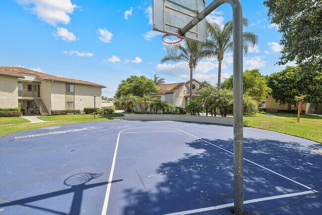 Building Photo - Country Villas