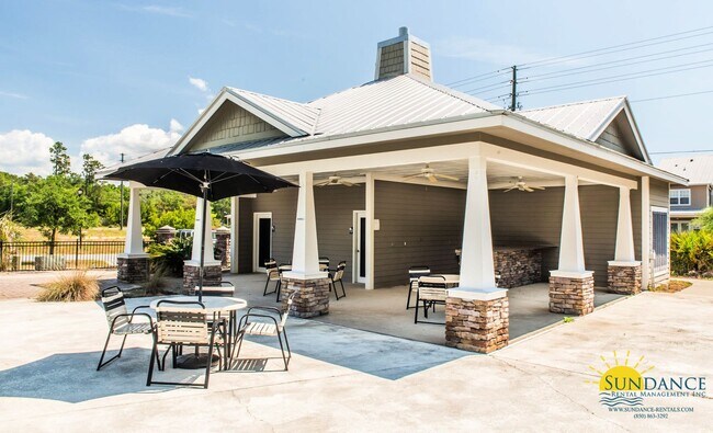 Building Photo - Beautiful 3 Bedroom 2.5 Bathroom Townhome with Garage!