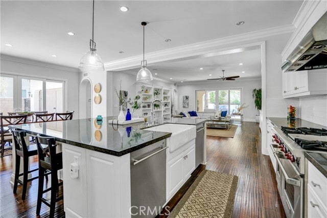 Building Photo - 54 Clifford