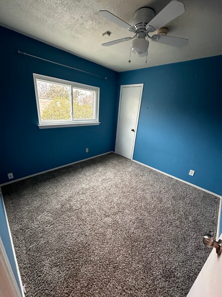 Building Photo - 9139 Village Brown
