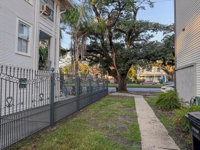 Building Photo - 2229 Napoleon Ave