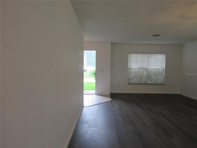 Building Photo - 202 Walnut Crest Run