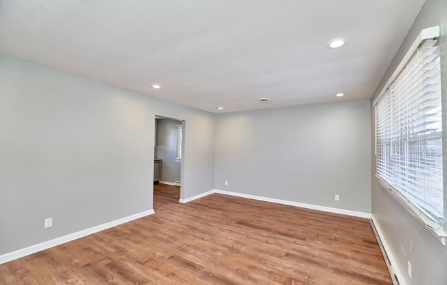 Building Photo - 3335 Boca Raton Dr