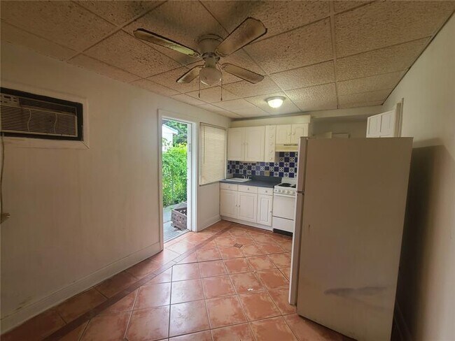 Building Photo - 1919 Thomas St