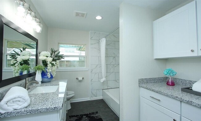 Building Photo - 8741 Blankenship Dr