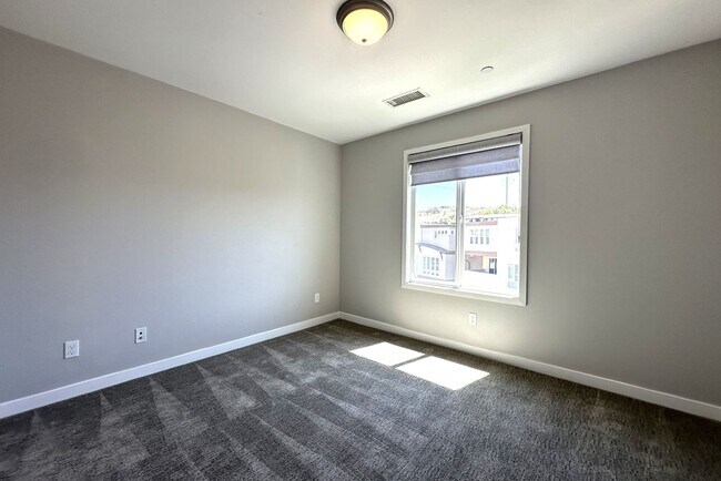 Building Photo - Civita/Apex – Luxury 3BR 3.5BA, Valley Vie...