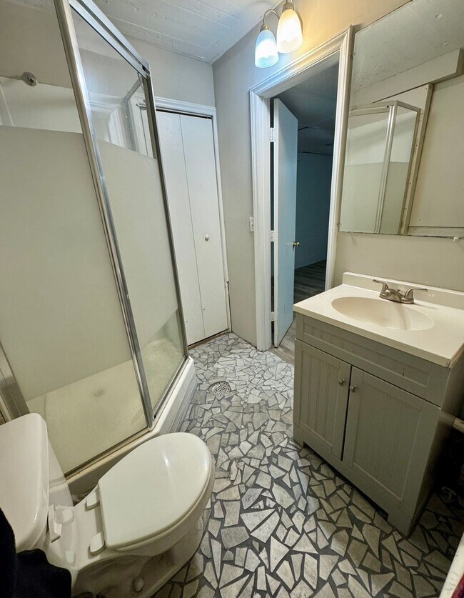 Building Photo - Ready to show!