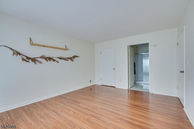 Building Photo - 69 Amberly Ct