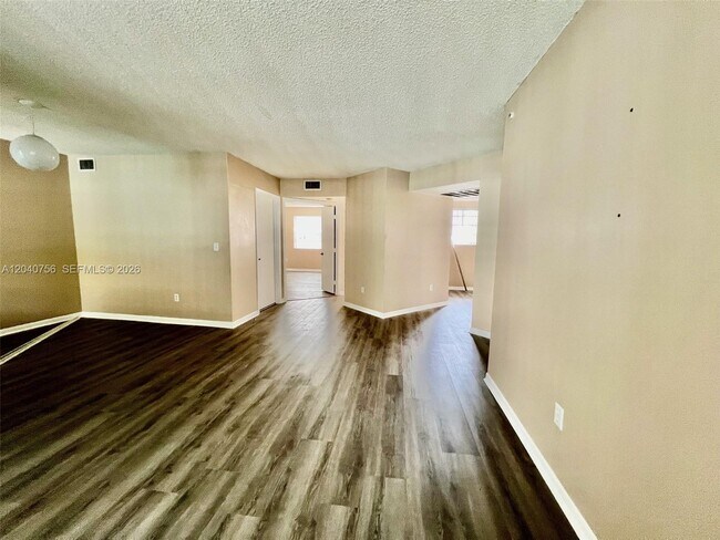 Building Photo - 2604 SE 21st Ct