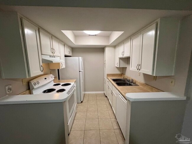 Building Photo - 9485 Sunnehanna Blvd