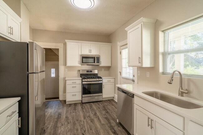 Building Photo - 258 Quimby St NE