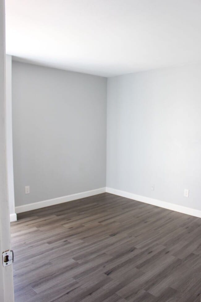 Building Photo - Upstairs 1 bedroom in Fairmont Gardens Com...