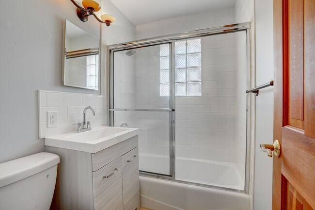 Building Photo - Available August 1, 2026 | PRE-LEASE 2 BED 1 BATH – Updated North Boulder Home Near Trails & Down...