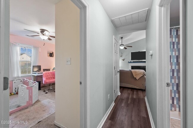 Building Photo - 1006 Hollyfield Ct