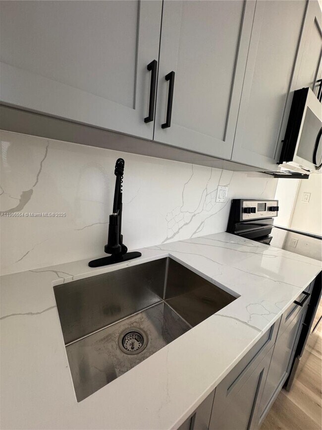 Building Photo - 4028 SW 11th St